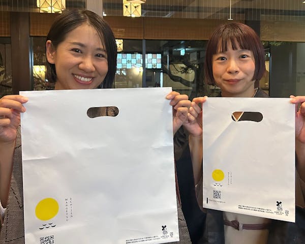 越前満月様で弊社の「NEQAS BIO」を使用したお土産袋を導入頂きました。
